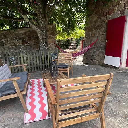 Studio, Maison En Pierre, Terrasse, Jardin Privatif Et Parking