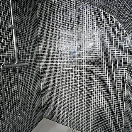 Studio, Maison En Pierre, Terrasse, Jardin Privatif Et Parking Veyras